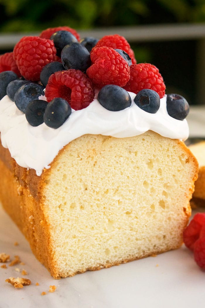 Classic Cream Cheese Pound Cake: Easy & Delicious